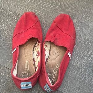 Toms
